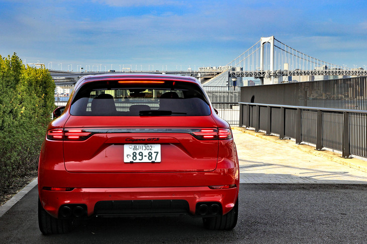 従来型から大きく動力性能が向上した「カイエンGTS」だが、それでもシャシーファスターなキャラクターは健在だった。