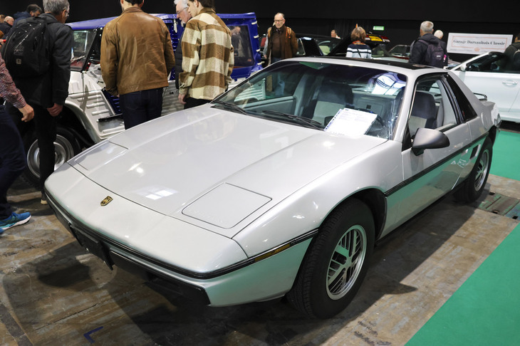 もはや本国でも希少な1985年「ポンティアック・フィエロ」は1万4850ユーロ（約237万円）。ベルギーの業者が出展していた。