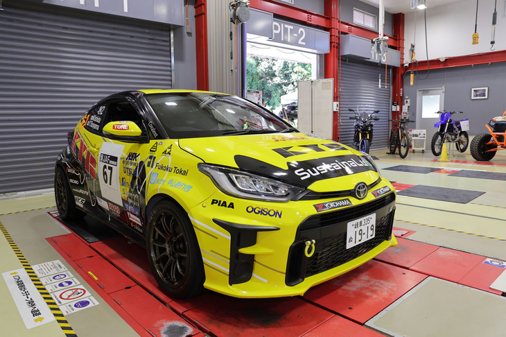 カヤバは全日本ラリー選手権に「KAYABA Rally Team」として「GRヤリス」で参戦。2023年の最終戦となった全日本ラリー選手権第8戦（岐阜県高山市で開催）では、JN-2クラスで3位表彰台を獲得した。