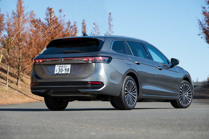9代目となる新型「フォルクスワーゲン・パサート」。同世代では、中国をのぞいて主要マーケットでのセダンの設定を廃止。日本でもワゴンボディーの「ヴァリアント」のみが販売されることとなった。