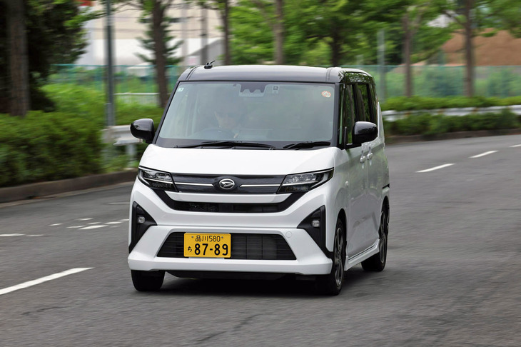 上屋の揺れは抑えられており、ちょっとしたコーナーを抜けていくときでも爽快な感覚が得られる。スライドドア化による走りへの影響は最小限であり、小型車と比べても「走る・曲がる・止まる」という基本性能は引けを取らないレベルだと感じた。