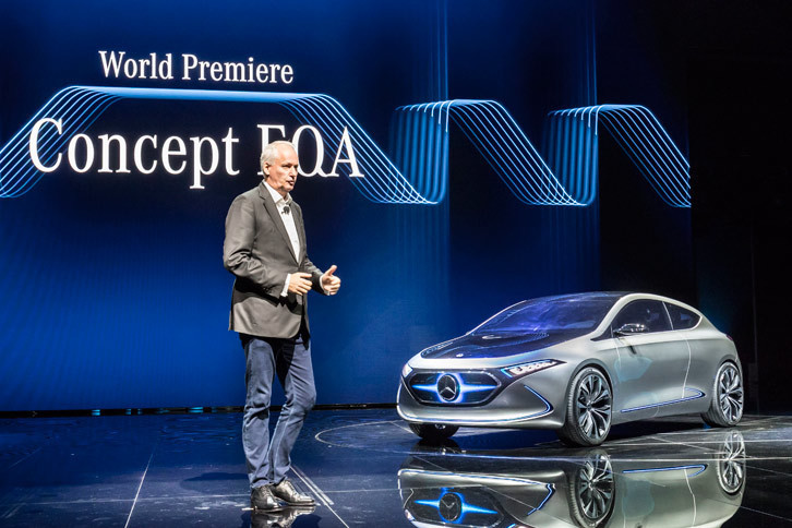 独ダイムラーが2017年のフランクフルトショーで発表した電気自動車の「コンセプトEQA」。パワープラントの電動化の波は、欧州や中国、インドなどを中心に広がりつつある。