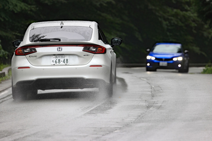 駆動用バッテリーは、「インサイト」のものより小型化と高性能化を同時に実現。EV走行距離も1kmから1.8kmに拡大した。（充電率50％、EVドライブモード、50km/h定速走行で比較）