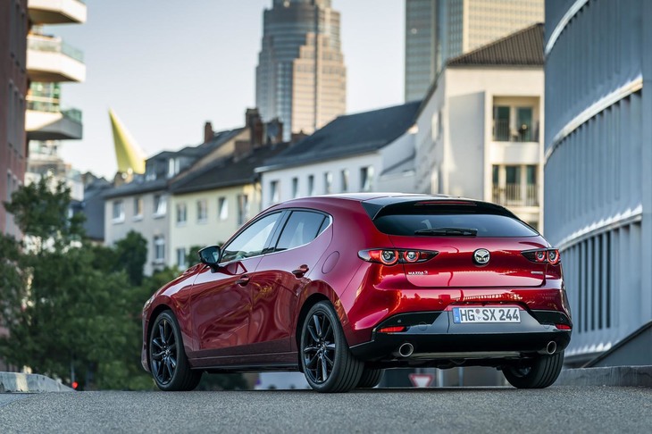 マツダ3ファストバック（スカイアクティブX搭載／6段AT車）