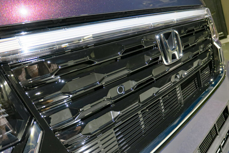 ホンダN-BOXカスタム（フロントグリル）