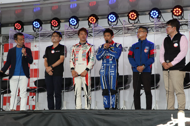 トークセッションの後半では、開発ドライバーを務めたレーシングドライバーの佐々木雅弘選手と井口卓人選手も参加。プロドライバー目線での「トヨタGR 86」と「スバルBRZ」の違いや、それぞれの86／BRZに対する思いが語られた。