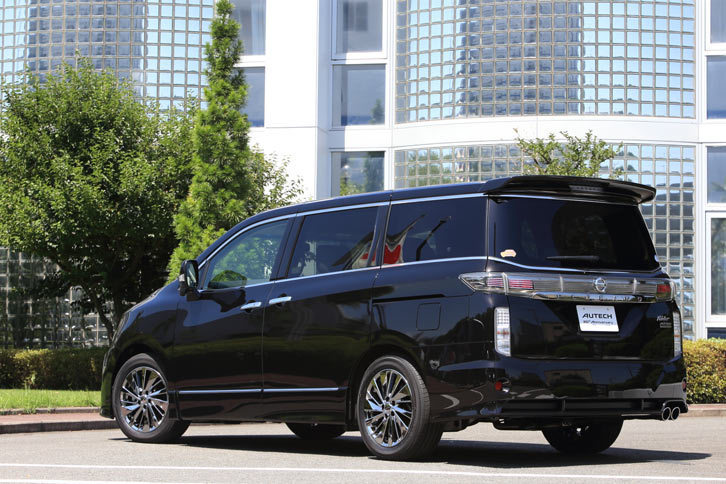 「日産セレナ ライダー“AUTECH 30th Anniversary”」