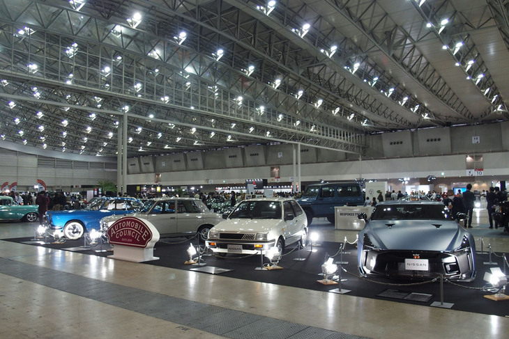 「オートモビル カウンシル2025」の特別展示ブースの様子。