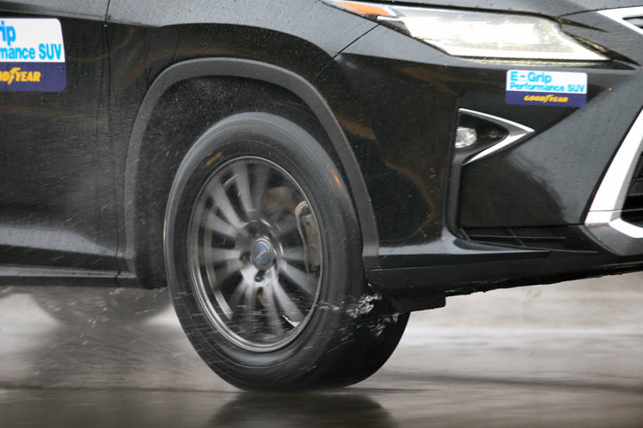 成長を続けるSUV用タイヤ市場でのプレゼンス拡大を見込んで投入された「エフィシエントグリップ パフォーマンスSUV」。製品バリエーションの拡大により、グッドイヤーの「E-グリップ」シリーズがどこまで市場での存在感を増すか、注目したい。