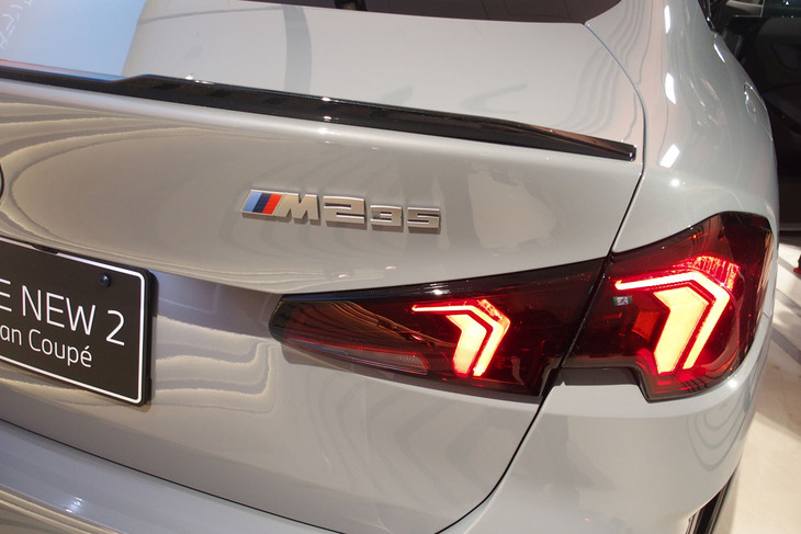 M235i xDriveグランクーペ（リアコンビランプ）