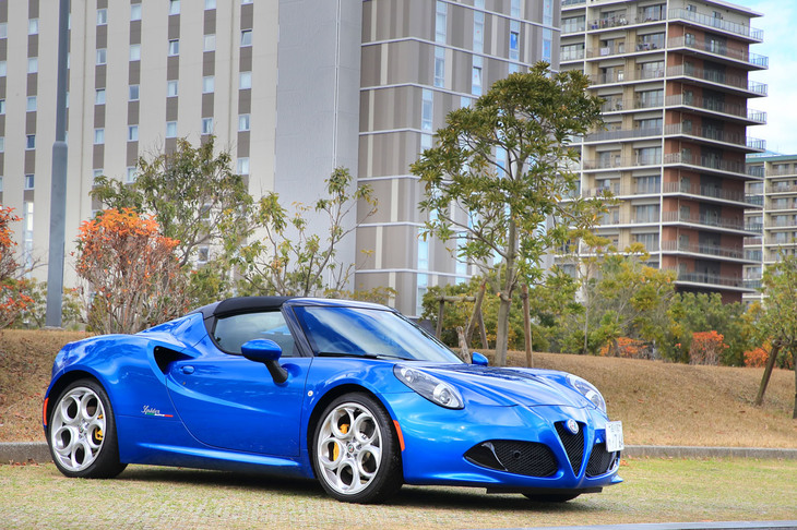 アルファ・ロメオ4Cスパイダー イタリア