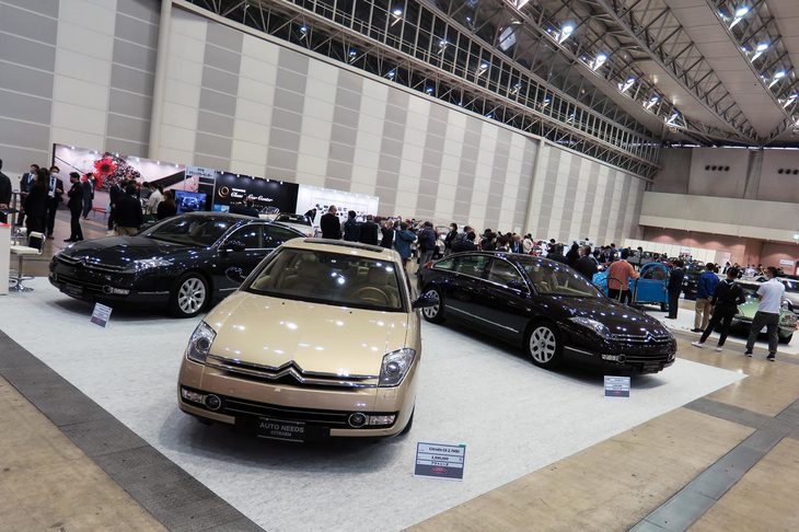 アウトニーズの展示の様子。