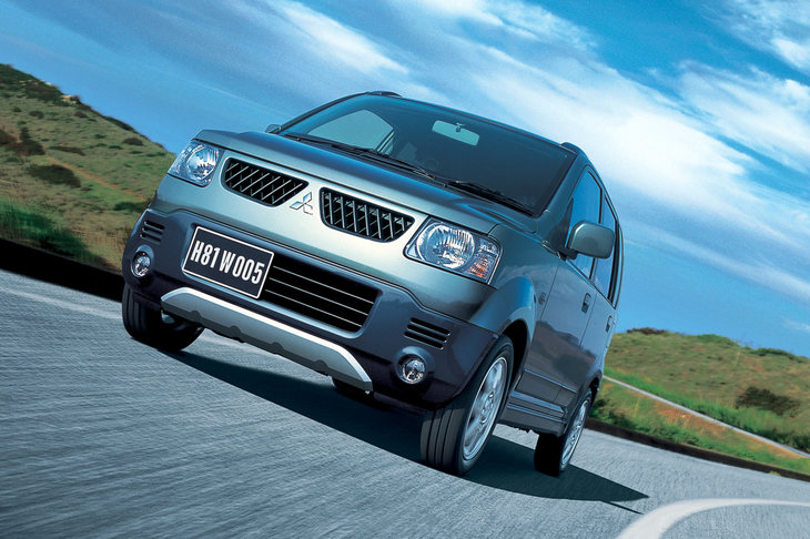 こちらは初代「eK」シリーズに設定のあった「eKアクティブ」。今回の「eKクロス」は、三菱としては十余年ぶりに復活した「SUVライクな軽」となるのだ。捲土重来なるか？