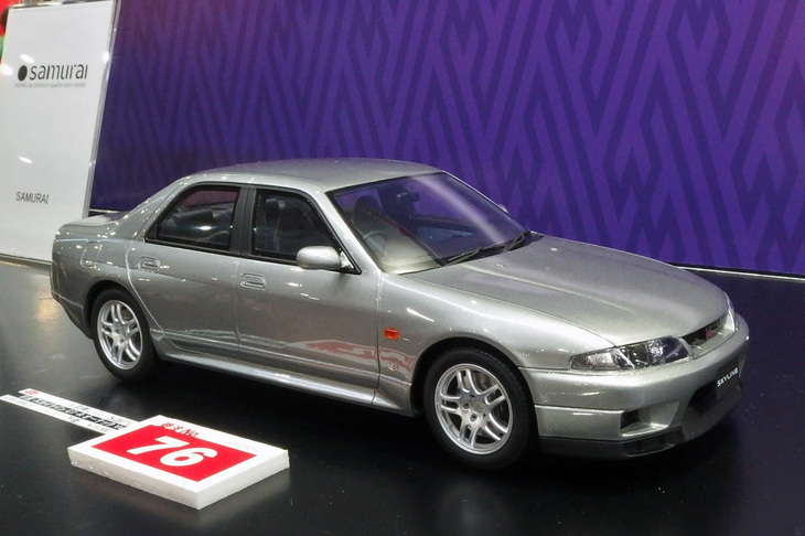 同じくサムライシリーズの1/18「日産スカイラインGT-Rオーテックバージョン40thアニバーサリー」。スカイライン誕生40周年記念としてリリースされたR33のセダン版GT-R。予定価格1万8000円。