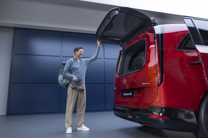 リアゲートは「日産セレナ」のように、ウィンドウ部分のみの開閉が可能。狭い場所や小さいものの出し入れの際はとても便利で、セレナではオーナーからの評判もいいと聞く。