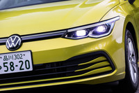 今回の試乗車には、カメラで対向車や先行車を検知し配光を最適化するというオプションのLEDマトリクスヘッドライト「IQ.LIGHT」が装備されていた。