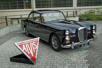 1965年型「アルヴィスTE21サルーンバイ パークウォード」も展示されていたが、こちらは今回導入されるものとはまた別のクルマ。