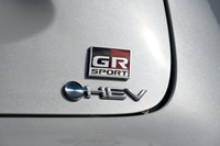 強化されたシャシーやドライブトレイン、独自仕様の内外装を特徴とする「GRスポーツ」。2022年7月の一部改良と同時に設定された（発売は8月）。