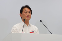 HRCの渡辺康治社長。「（レッドブルとタッグを組んでの）ラストシーズンとなる2025年も、チャンピオン獲得を目指し、最後まで全力で戦っていきます」などと力強く抱負を述べた。