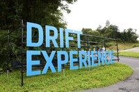 外周路は車両展示によって走れなくなっていたが、スタッフ同乗のドリフト体験やオフロード体験などのコンテンツは楽しめるようになっていた。