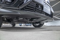 フロントバンパー下部には「エアロスロープ」（中央）と「エアロボトムフィン」が備わる。「フリード モデューロX」とは少し形が違うところが興味深い。