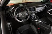 インテリアについては、デザインに大きな変更はなく、インフォテインメントシステムやスマートルームミラーなどといった装備の機能向上が、変更内容の中心となっている。