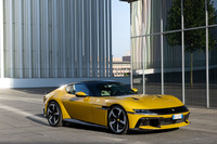 2024年5月、アメリカ・フロリダ州で世界初公開されたフェラーリの新たなフラッグシップ「12チリンドリ」。車名のイタリア語読みは「ドーディチ チリンドリ」で、12シリンダー、つまり12気筒を示している。