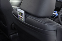 「フリード ハイブリッドEX」の前席背面には、小物の収納に便利な「シートバックアッパーポケット」が備わる。