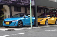 筆者のかつての愛車「ホンダS660」（左）と「フェラーリ458イタリア」（右）。