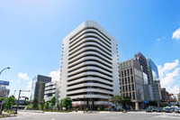 「Honda青山ビル」は鉄筋コンクリートづくりの地上17階建て、地下3階の規模を有す。建物の延べ床面積は4万0224平方メートル。椎名政夫建築設計事務所が設計を統括し、施工は間組（当時）が担当した。設計から竣工（しゅんこう）まで、丸10年かかったという。