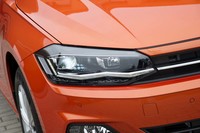 テストした「TSIハイライン」では、LEDヘッドランプが標準。オートハイトコントロール機能も備わる。