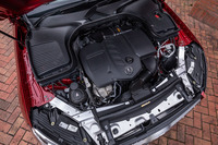 「GLC220d 4MATICクーペ」には最高出力194PS、最大トルク400N・mの2リッター直4ディーゼルターボエンジンが搭載される。トランスミッションは9段ATの「9Gトロニック」。