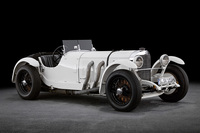 1928年の「メルセデス・ベンツ710 SSK」。車名のSSKは「Super Sport Kurz」の略で、ホイールベースの短い高性能スポーツカーを意味する。