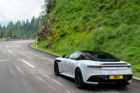 多様化が進むアストンマーティンのラインナップの中で、「DBSスーパーレッジェーラ」はFRライン最高峰モデルとしてブランド価値の構築を担う。