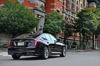 後輪駆動の「CT5プラチナム」は、過度な演出感のない、ナチュラルなダイナミクス性能が印象に残るセダンだった。