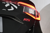 リアの「RS」バッジ。
