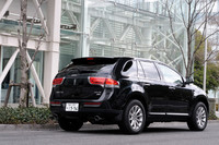 リアビュー。ホイールは18インチのポリッシュドアルミを履く。