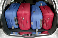 荷室容量は、通常時で500リッター、リアシートを倒して900リッター、さらに荷物をルーフいっぱいまで積むと1590リッターにまで拡大できる。