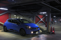 クロムメッキの装飾や、ブラックのドアミラーなど、「ゼン」の0.9リッター車のエクステリアは、上級グレード「インテンス」のそれに近い。