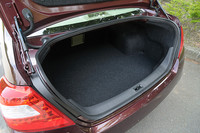 トランクルーム容量は先代と変わらず、ゴルフバッグ4個を収納できる506リッター（VDA法）を確保する。