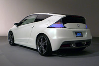 エクステリアデザインのキモは、前後ホイールアーチの張り出し具合。四隅でしっかりと踏ん張る感じを表現したとのこと。