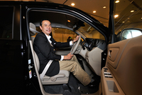 ＜プロフィール＞
	1984年、本田技術研究所に入社。ドア、外装まわりの設計を経て、2002年「ザッツ」、2004年「エリシオン」のLPL（ラージプロジェクトリーダー）代行などを担当。2007年「フィット」、2010年「フィットハイブリッド」、2011年「フィットシャトル」のLPLを務めた。