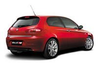 「アルファ147」にスポーティな「TI」を追加の画像