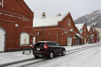 同じ日の函館の様子がこちら。早朝は雪が降っていたものの、赤レンガ倉庫群で撮影しているうちに天候は好転。トラブルなく当別町まで行けると思っていたものの……。
    