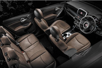 「500Xイエロークロス」は、内装にブラウンのレザーを採用。