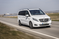 新型「Vクラス」はダンパーの特性を調整できる「アジリティーコントロールサスペンション」を新採用。標準モデルにオプションで、「アバンギャルド」には標準で用意している。