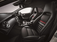 「A180 Style Plus」のインテリア。写真は、ボディーカラーがカルサイトホワイトのもの。
    