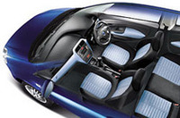 「フィアット・グランデプント」にATモード付き5MT搭載の5ドア仕様追加の画像