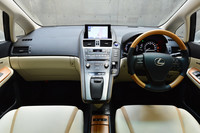 インテリアデザインは変わらないものの、新たにバンブー（竹）のステアリングホイールなどが選べるようになった。