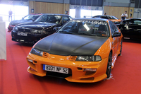 1990年代前半に生産された「ホンダ・プレリュード」。シートの旭日旗にも注目。